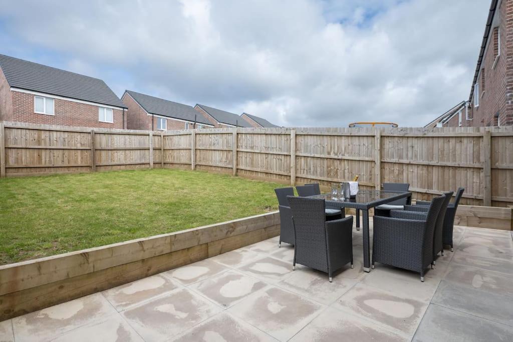 Cosy 3 Bed Near Beaches, Cardiff & Brecon Beacons Coity Exterior photo