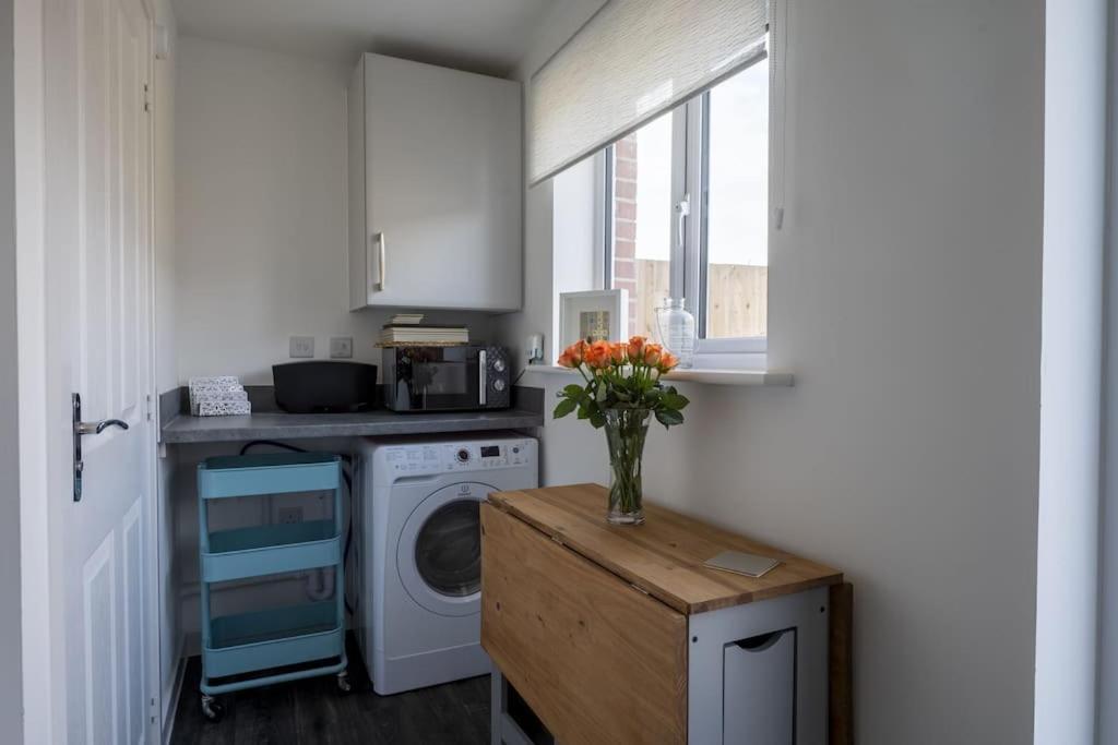 Cosy 3 Bed Near Beaches, Cardiff & Brecon Beacons Coity Exterior photo