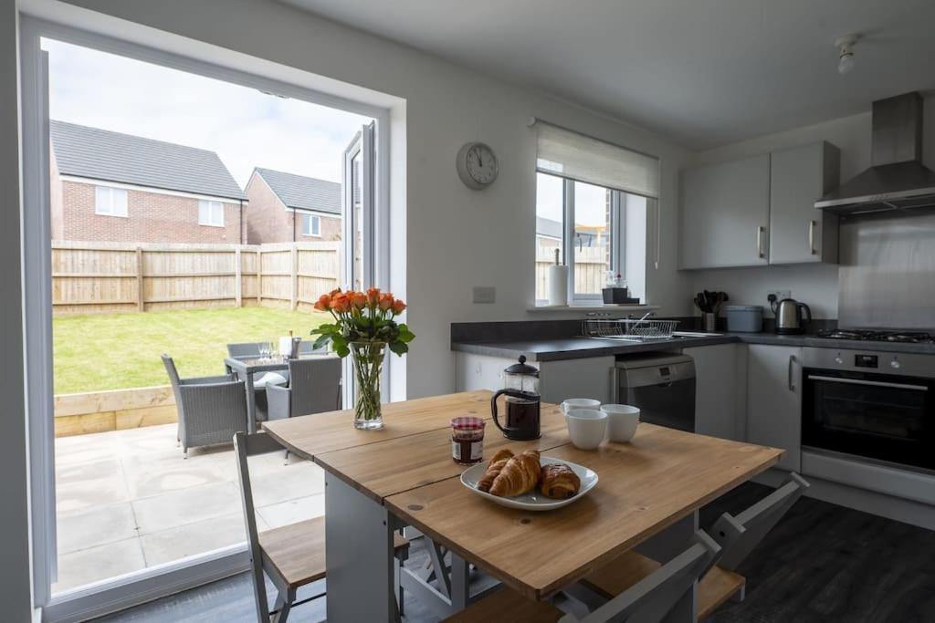 Cosy 3 Bed Near Beaches, Cardiff & Brecon Beacons Coity Exterior photo